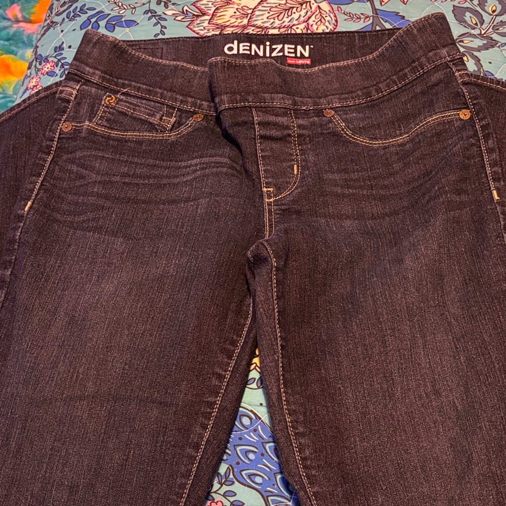 Denizen from Levi's Women's dark blue skinny jeans
